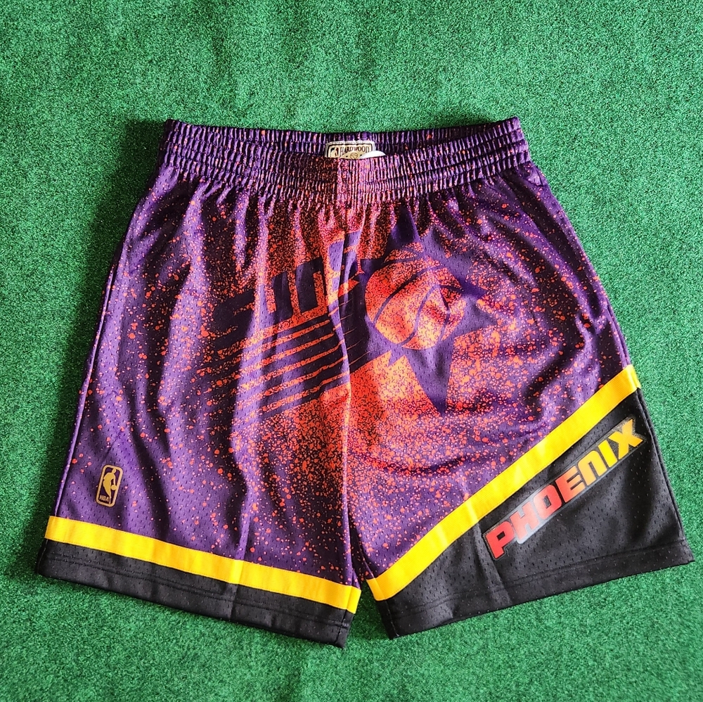 Mitchell & Ness NBA Phoenix Suns 1996 Gradient Swingman Shorts - Men’s XL